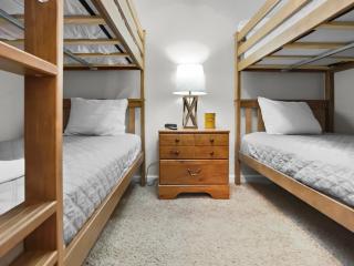 Summit205C Across From Village Sleep 10 VIEWS WiFi Fireplace - 2