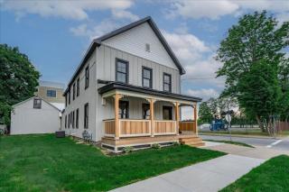 Charming Newly Renovated House Next Door to Track - 9