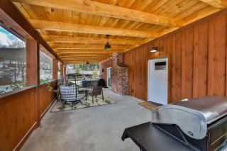 Mountain Cabin with Scenic Views and Hot Tub - 4