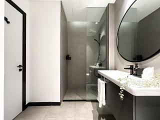 Modern Marvel Studio in Business Bay - Dubai - 2