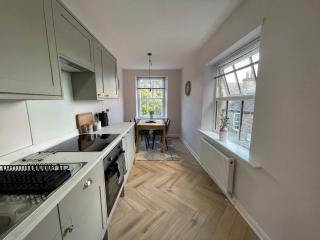 Castle View Apartments - The Hideout - 2