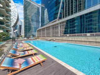 Excellent Home with Canal Views by Missoni - Dubai - 9