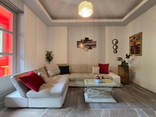 Serenity Family apartment in Old Buda near tram line - Budapest - 9