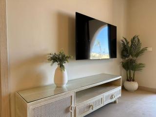 Stylish 1BR Ground With Free Pool & Lagoon Access In Gouna - 8