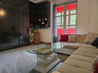 Serenity Family apartment in Old Buda near tram line - Budapest - 3