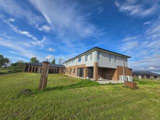 12 En-suite Bedrooms in Cardigan - 15km from Ballarat Central along Avenue of Honour - 8