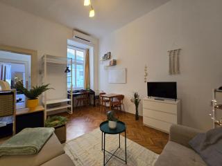 Grand Boulevard ap downtown near 4-6 tram - Budapest - 8