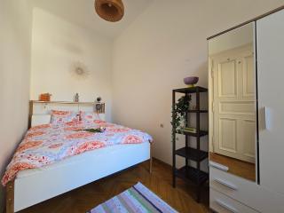 Grand Boulevard ap downtown near 4-6 tram - Budapest - 7