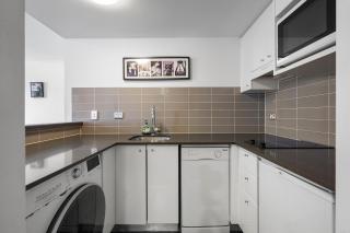 CBD Central - 1BDR Apt - Sebel 4 Star Resort - 8