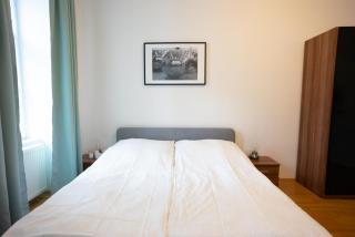 Modern 3 Bedroom Apartment in City Center - 7