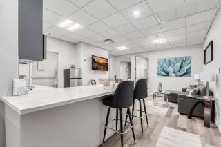 Stylish and Prestigious - 2 Bed 2 Bath On The Avenue - Fountain Hills - 5