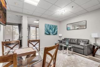 Stylish and Prestigious - 2 Bed 2 Bath On The Avenue - Fountain Hills - 2