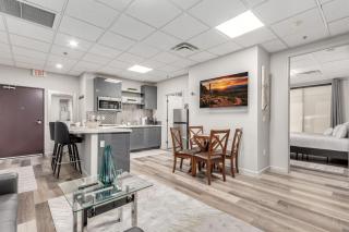 Stylish and Prestigious - 2 Bed 2 Bath On The Avenue - Fountain Hills - 1