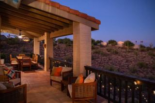 Southwestern Desert Escape Pool, Hot, Tub, Sleeps 12 - Fountain Hills - 2