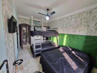 ApMar 15a até 8 pessoas - Pitangueiras Guarujá - 2 minutos da praia - 2 quartos e 1 suíte com Ar Condicionado - 1 Vaga Garagem 24h - Próximo de mercados, bares, restaurantes - Guarujá - 7