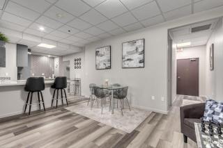 Stylish and Prestigious - 2 Bed, 2 Bath On The Avenue - Fountain Hills - 3