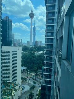 Summer Suites Studio With Balcony Nearby KL City Centre - Kuala Lumpur - 1