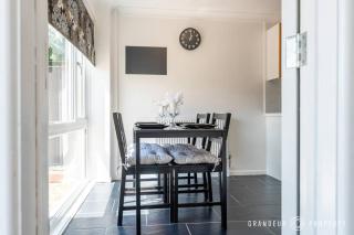 Leaside House by Grandeur Property - Southampton - 2