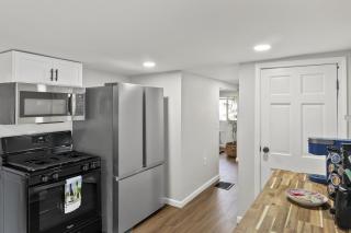 Eastside Cozy Getaway - - 2