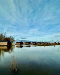 Lakeside Fishing Retreats - 6