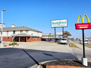 Budgetel inn & Suites - 1