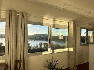 Charmante PETITE MAISON avec vue panoramique, en centre historique, proche d'Avignon, ancienne, rénovée, climatisée, terrasse, parking public gratuit - Villeneuve-lès-Avignon - 3