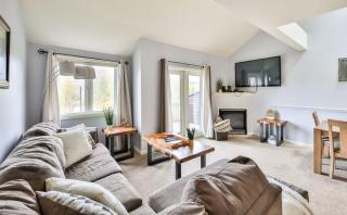 Spacious 3 BR Condo Steps Away From Slopes - Hunter - 6