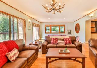 Stream-Side Atrium Home with Side Rooms & Pool Table - Hunter - 9