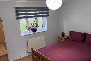 1 bed, Ground Floor Flat with Small Patio - Raynes Park - 1