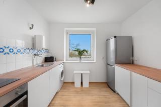 City Apartment- Work & Stay - 9