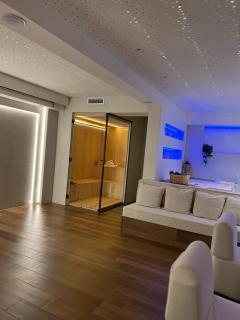 Hill Luxury House - - 1