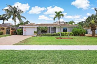 Cozy home with sunroom, pool and steps to beach - 9