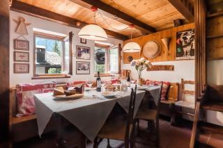 Parcheggio-Camino-WiFi - Chalet immerso nella Natura - Courmayeur - 2