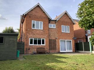 Large 4 bed detached house with parking - Newark upon Trent - 1