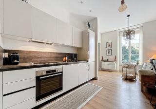 Charming 2-Bedroom Retreat Near City Center with Excellent Transport Links - 1