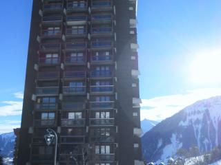 Appartement skis aux pieds, balcon, et piscine, proche commerces, 6 personnes - FR-1-267-244 - 1