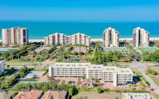 Top Floor 2 Bed Condo I Close Walk to Beach - Marco Island - 0