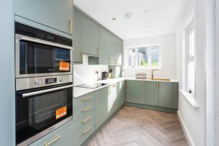 Luxurious 10-Person Modern House with Garden in Central Tonbridge - Kent - 8