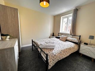 Luxurious Stay, Spacious & Chic - 3