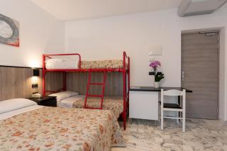 Hotel Saint Tropez - Pineto - 1