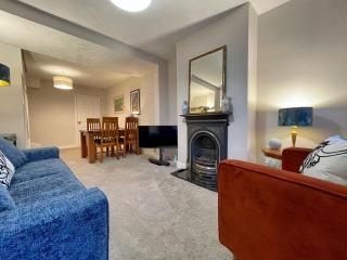 Stylish cottage in vibrant riverside village - 6