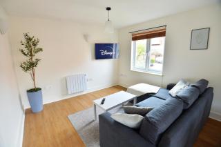 Stylish 2BR Flat - 2 Free Parking Spaces - Near LGW Airport - Crawley - 5
