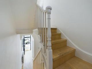 Luxury 4-Bedroom Modern Flat in Central London Steps from Station, Sleeps 9 in Style! - Londra - 2