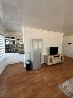 Charming Urban Retreat - 6