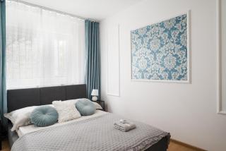 Classic 2-BR Apartment at Chmielna 200 m from Central Station, parking on site - Warsaw - 3