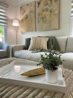 Fully Furnished Upscale Family Home 5B 3Ba - Royal Oak - 3