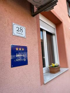 Twins Osijek - private parking - Osijek - 4