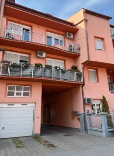 Twins Osijek - private parking - 7