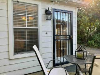 Moody Blues Studio Perfect For Work Or Romance - Memphis - 2
