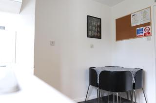 Bow House - SleepyLodge - London - 5